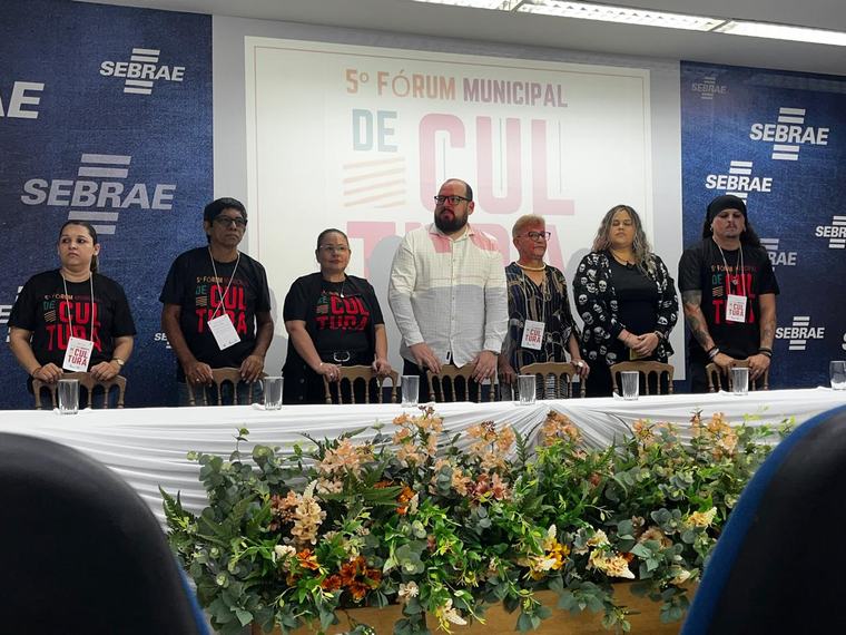 Integrantes à mesa do 5º Fórum Municipal de Cultura.